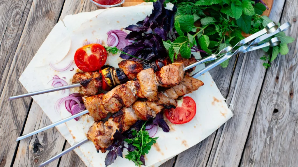 Grillspett och grönsaker.