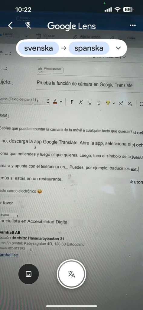 En text fotograferad och översatt till spanska med kamerafunktionen i mobilappen Google Översätt.